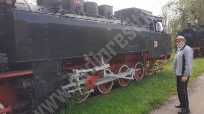 [FOTO] Între profesie şi pasiune: Un octogenar din Reşiţa s-a „logodit” pe viaţă cu locomotiva cu abur pe care a muncit