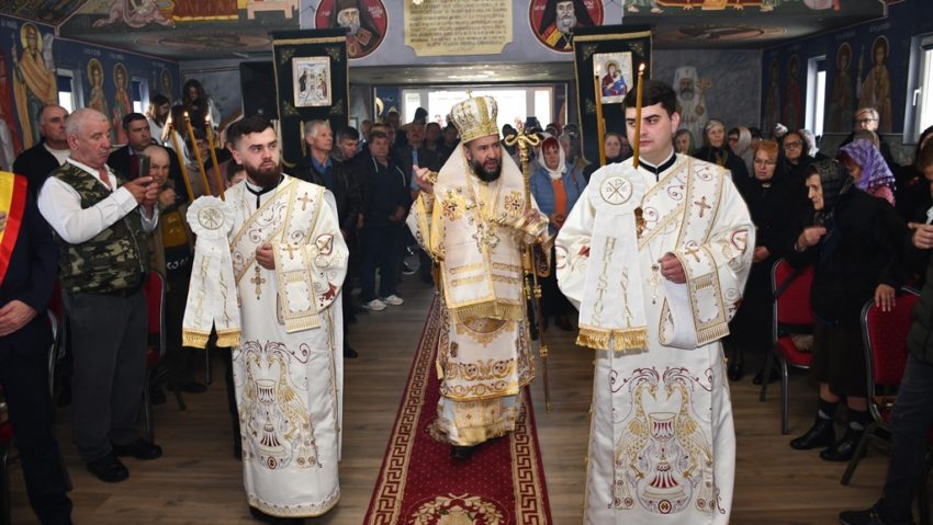 Slujire arhierească la Biserica „Sfinţii Împăraţi Constantin şi Elena” din Moldova Nouă