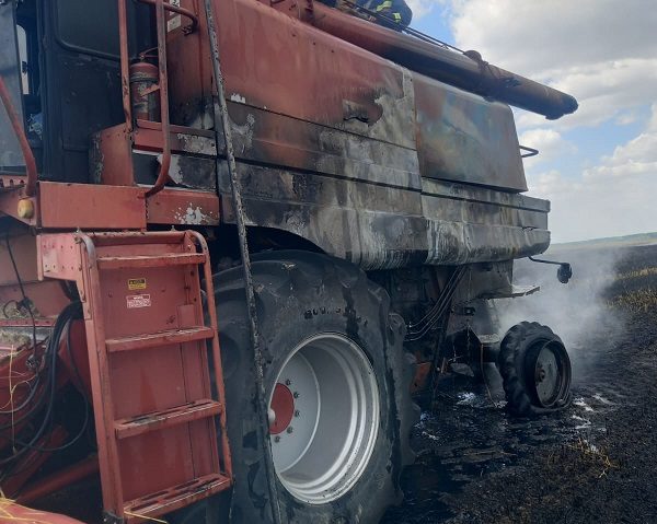 Cenad: Utilaj și culturi agricole mistuite într-un incendiu