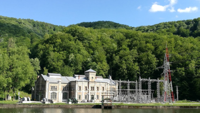 Caraş-Severin: TMK Hydroenergy Power dă startul lucrărilor de montare a unei centrale fotovoltaice pe lacul Grebla