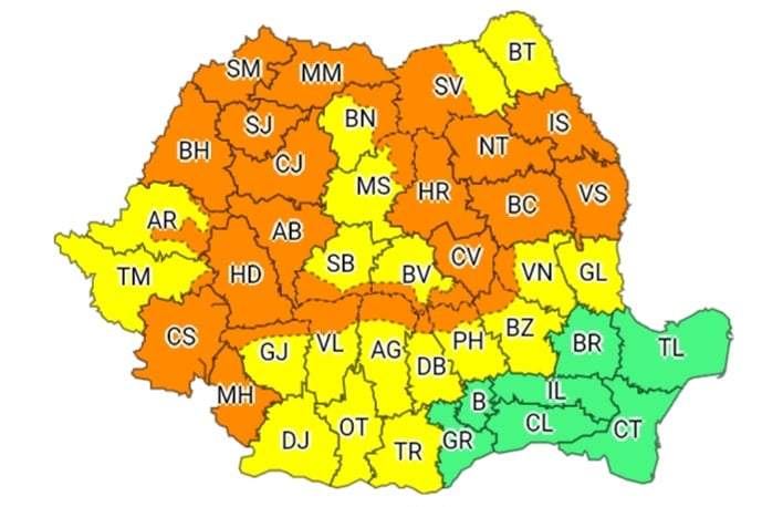 Vreme extremă în vestul ţării. Alerte de ploi torenţiale, dar şi de caniculă şi disconfort termic