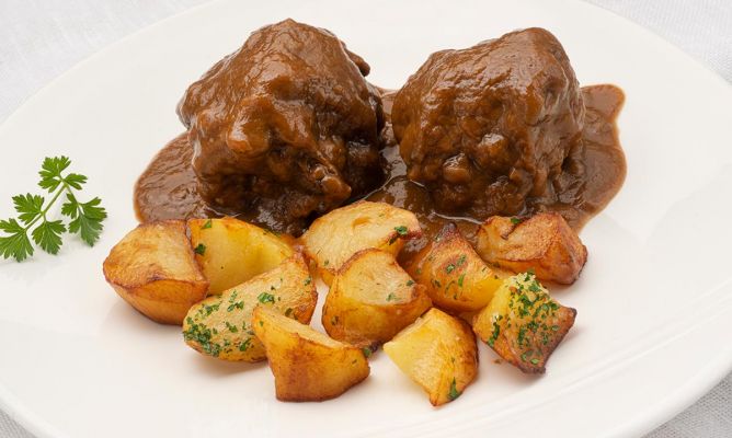 Rețetă europeană: Rabo de toro estofado