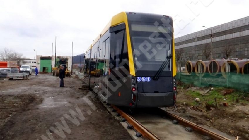 Testele de şină ale tramvaielor din Reşiţa, în plină desfăşurare prin oraş