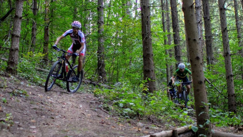 Amator de aventură pe două roţi? Reşiţa Mountain Bike Race te cheamă la concurs!