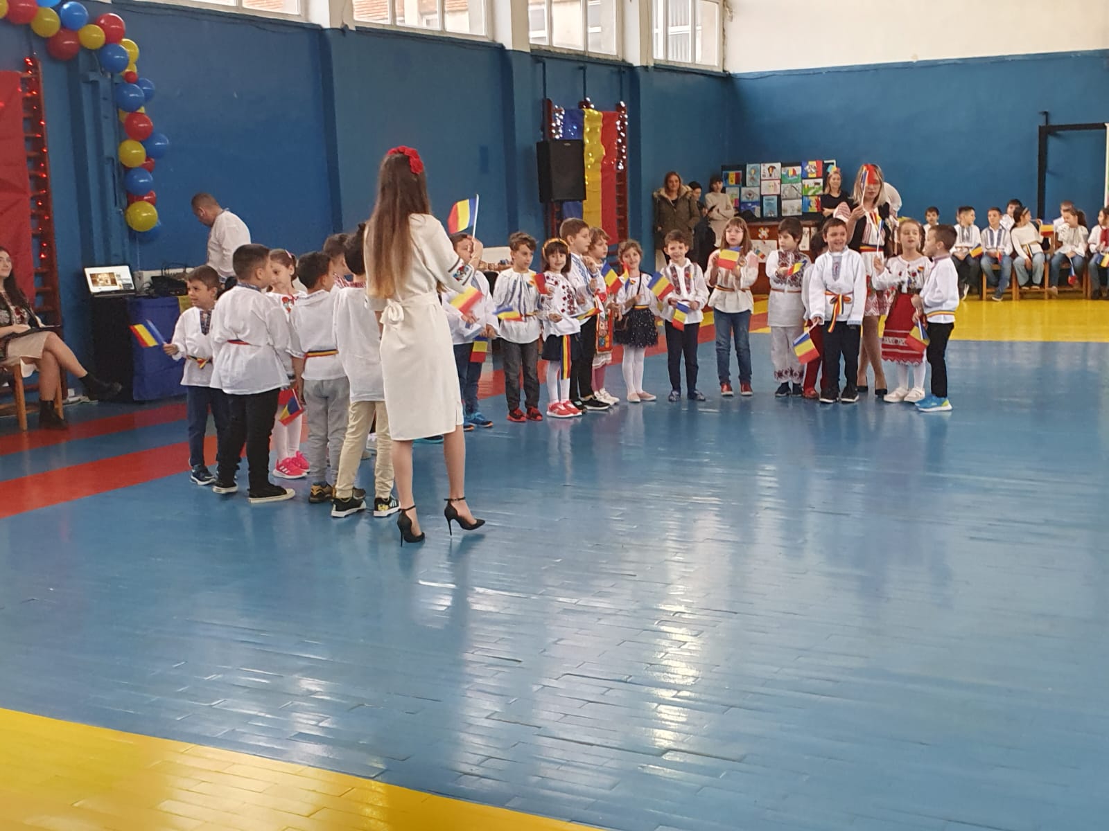 Colegiul Național „Mircea Eliade” din Reșița a sărbătorit Ziua Națională a  României în avans