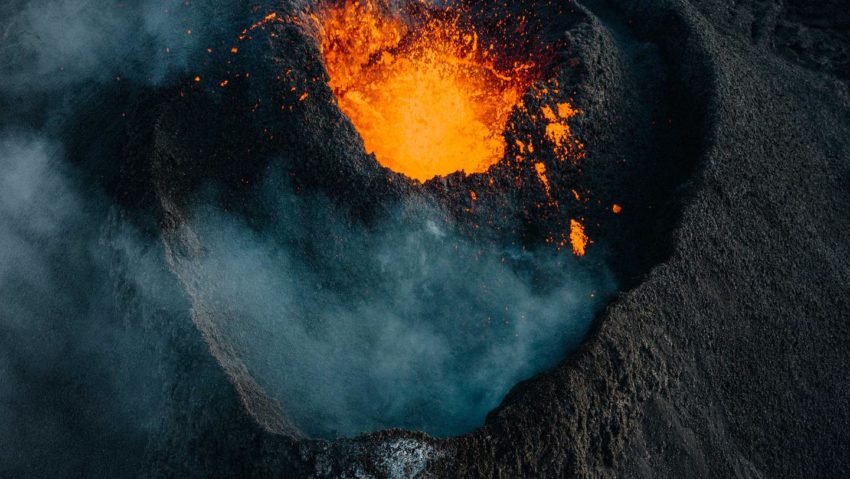 Atenţionare de călătorie pentru Islanda: Stare de urgenţă din cauza pericolului de erupţie vulcanică