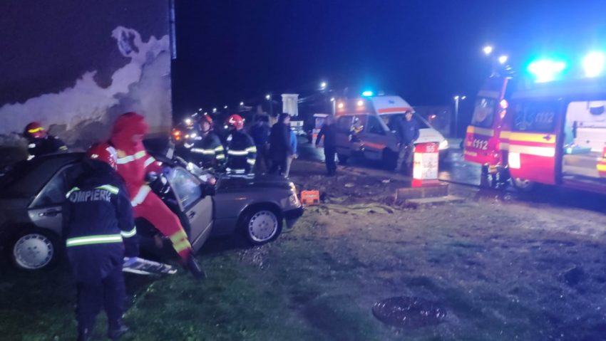 Accident rutier grav în Caraș-Severin: Doi morți și o minoră rănită