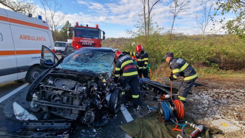 Accident cu două victime la ieșire din Reșița