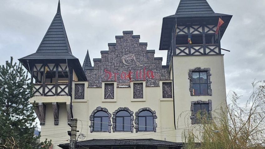 Castelul – muzeu Dracula din Arefu s-a deschis de Ziua Naţională a României