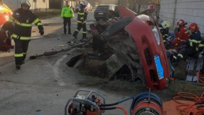 Tânărul care a provocat un accident mortal la ieșirea din Caransebeș a fost reţinut pentru 24 de ore