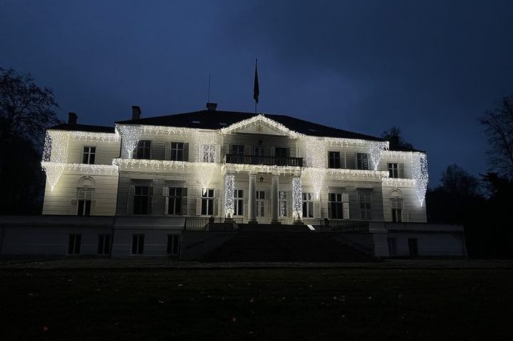 Familia Regală, la Săvârșin de Crăciun și Anul Nou