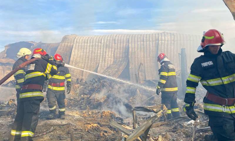 Incendiu la Ferma Dacilor. A treia victimă carbonizată, găsită de pompieri