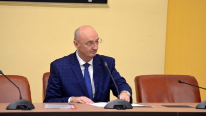 Prefectul de Caraş-Severin ameninţă şefii instituţiilor deconcentrate cu sancţiuni