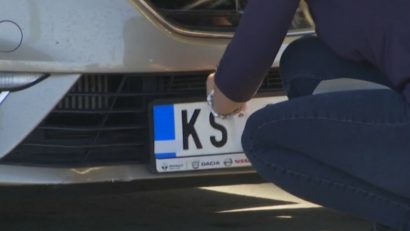 Sârbii din Kosovo nu mai au voie să circule cu vechile plăcuţe de înmatriculare