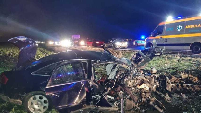 Trei persoane, rănite într-un accident rutier produs pe drumul dintre Timişoara şi frontiera cu Serbia, spre localitatea Moraviţa