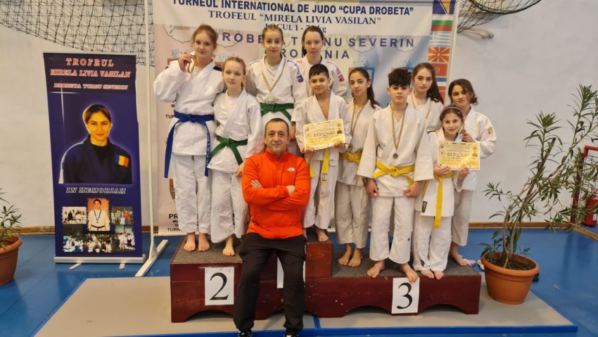 Judoka de la CS Oţelu Roşu, de zece ori pe podium la Drobeta Turnu Severin!