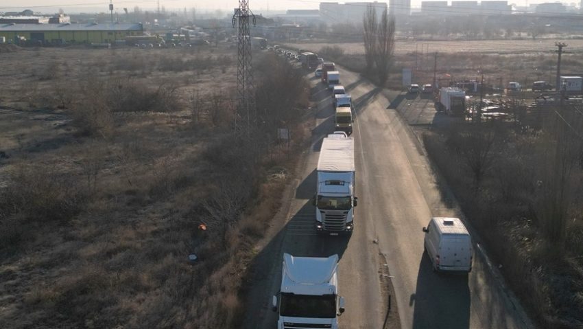 UPDATE: Transportatorii s-au ales, deocamdată, cu… promisiuni