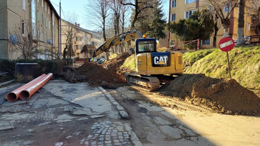 S-a redeschis șantierul pe strada Căpitan Ioan Poptelecan. Circulația este blocată în zonă!