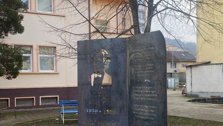 Monument Eminescu la Reşiţa