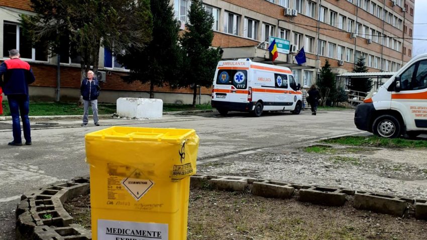 Spitalul Judeţean Reşiţa respectă legea! Cărăşenii au la dispoziţie un container pentru medicamentele expirate