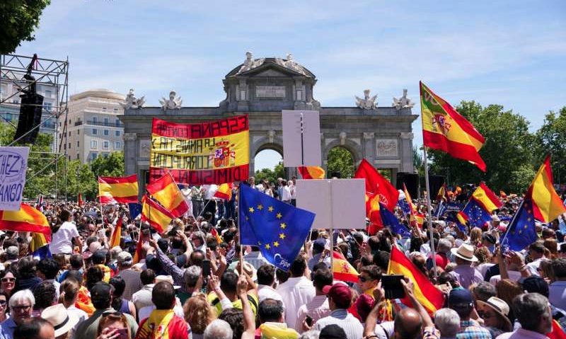 Zeci de mii de spanioli protestează la Madrid împotriva amnistierii secesioniştilor catalani