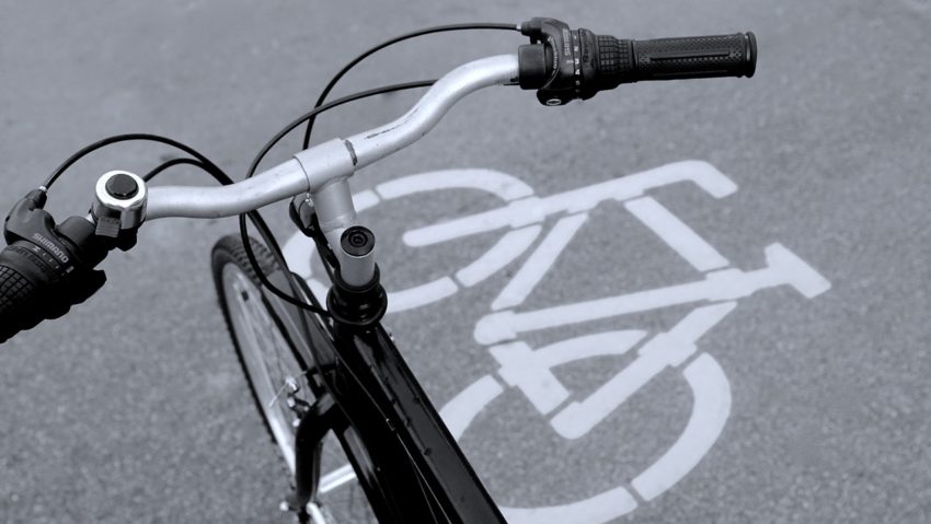 Fonduri europene pentru piste de biciclete, trotuare noi și vehicule electrice, prin Programul Regional Vest, în municipiul Caransebeș