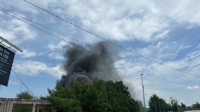 Timiş: Un incendiu a izbucnit în curtea comună a mai multor firme din Timişoara 