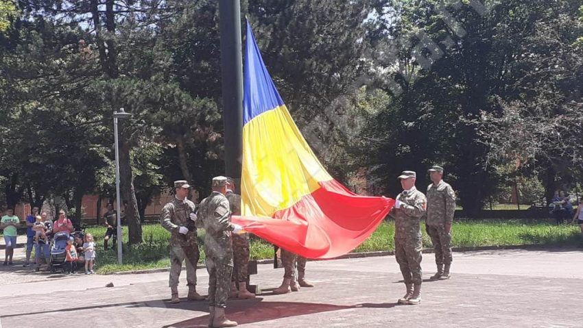 Drapelul Naţional a fost înălţat în Parcul Tricolorului din Reşiţa