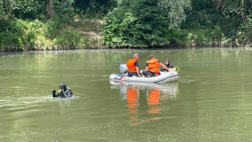 Un bărbat a murit după ce a intrat în apele râului Timiş pentru a-şi salva fetiţa