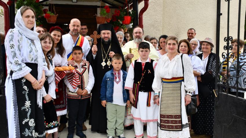 Binecuvântare arhierească în Parohia Văliug