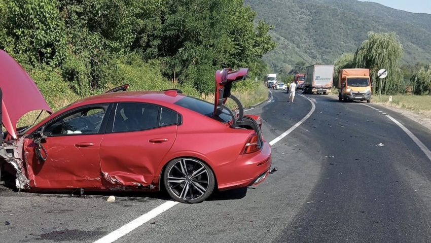 Scurgeri de combustibil pe DN 6 în urma unui accident