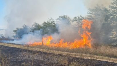 Peste 60 de incendii au avut loc în ultimele zile în judeţul Arad