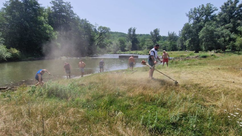 Loc de plajă şi scăldat la Bogodinţ pentru turiştii de pretutindeni