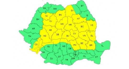 Atenţionare cod galben de averse, descărcări electrice şi rafale de vânt în cea mai mare parte a ţării
