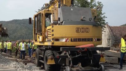 Trafic restricţionat la Bocşa: Se lucrează la reabilitarea trecerii la nivel cu calea ferată din cartierul Montana