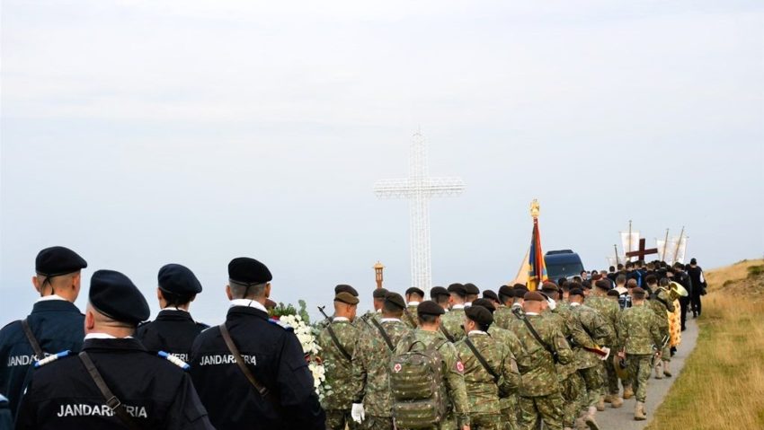 Crucea-monument de pe Muntele Mic, loc de pelerinaj și bucurie duhovnicească