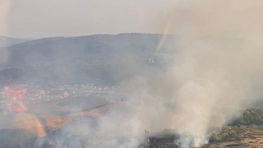 Reșița în stare de alertă: mobilizare generală pentru stingerea incendiilor