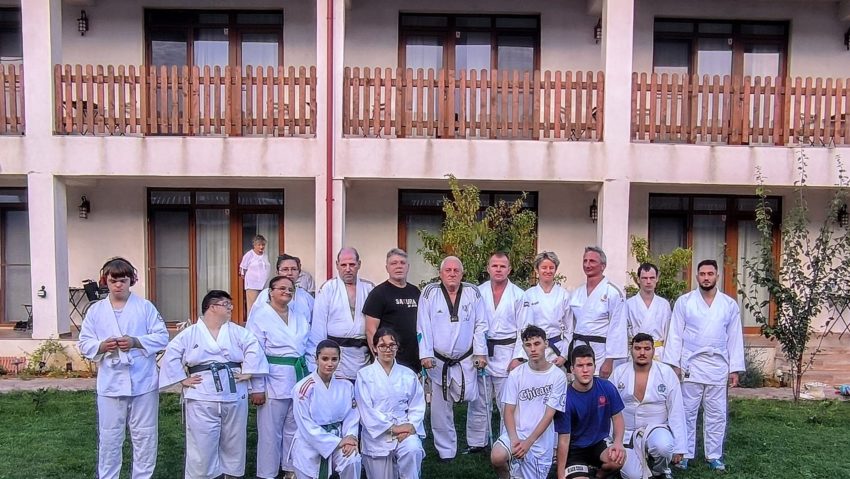 Doi reşiţeni, prezenţi la prima tabără de para-karate din România! Zoltan Lipan: „E un vis devenit realitate”