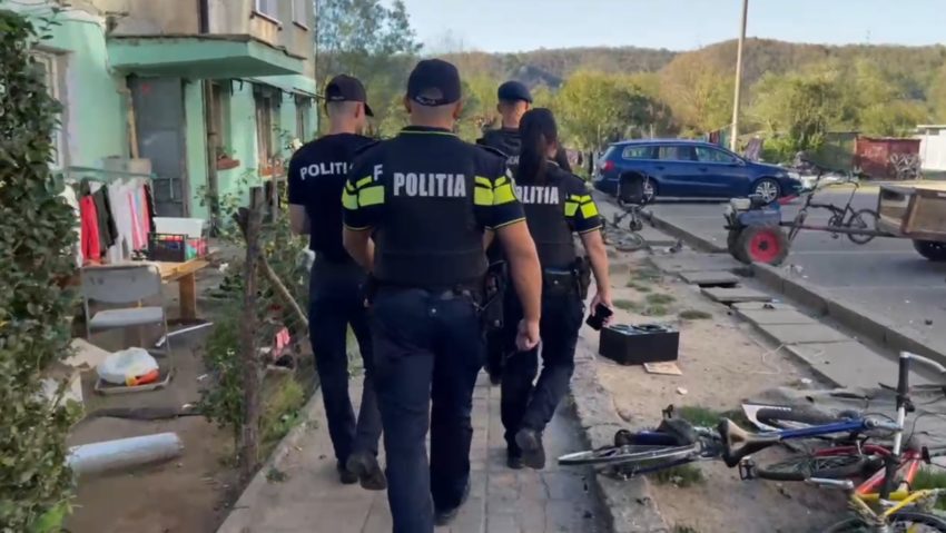 VIDEO Razie a poliţiştilor şi jandarmilor, în Bocșa și Dognecea