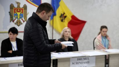 Alegeri în Republica Moldova: A început procesul de vot la prezidențiale și referendum