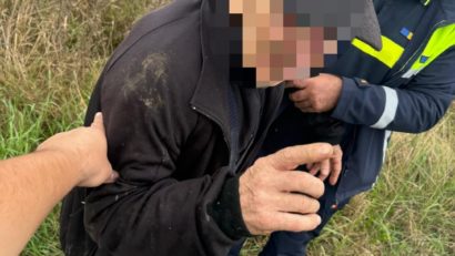 Poliţiştii cărăşeni au salvat un bărbat de 76 de ani