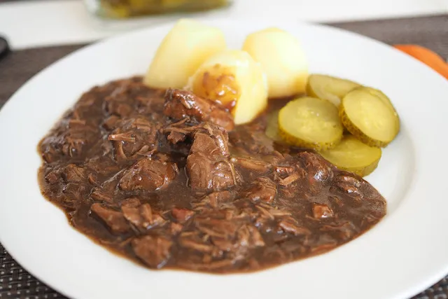 Carne de vită în stil finlandez Lihakastike