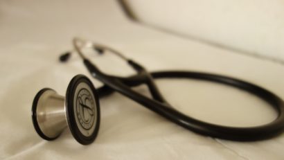 Centrul medical de permanenţă din Bozovici şi-a reluat activitatea! Medicii din Sicheviţa şi Armeniş fac naveta pentru a trata bolnavii din Valea Almăjului