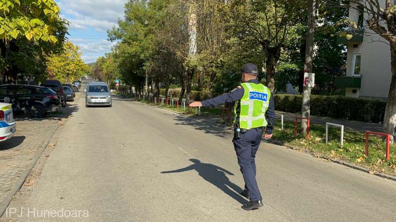 Hunedoara: Poliţiştii continuă căutările în cazul celor trei copii dispăruţi