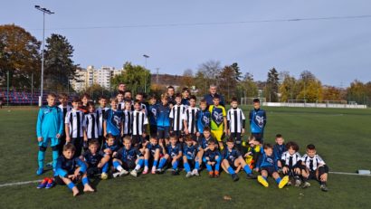 Lupii Argintii s-au bucurat de fotbal la Cluj! Micii fotbaliști cărășeni au înfruntat speranțele Șepcilor Roșii