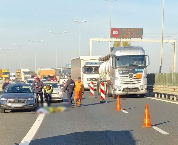 Un bărbat a fost lovit de camion pe autostrada A1 între Arad şi Timişoara