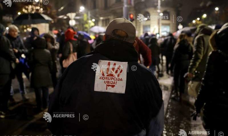 Opoziţia din Serbia blochează tribunalul din Novi Sad