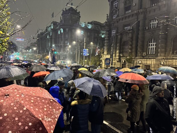 Proteste în fața Guvernului Serbiei