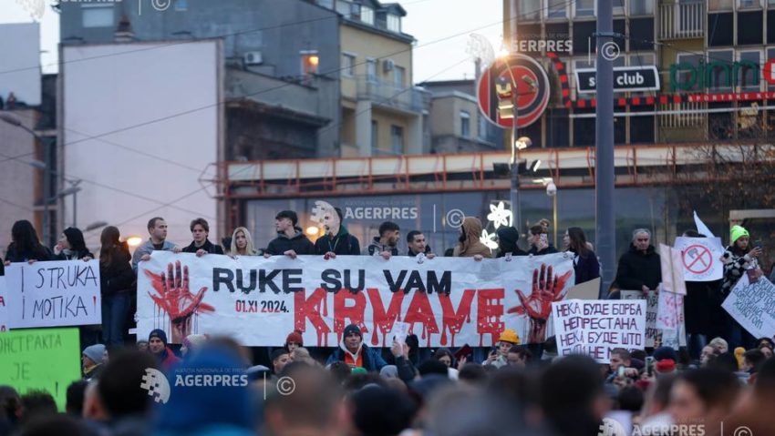 Zeci de mii de persoane au manifestat la Belgrad