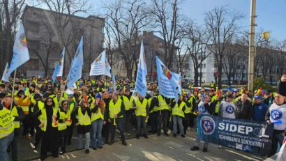 Poliţiştii din Timiş, Caraş-Severin, Arad şi Hunedoara au protestat împotriva „ordonanţei trenuleţ” la Timişoara